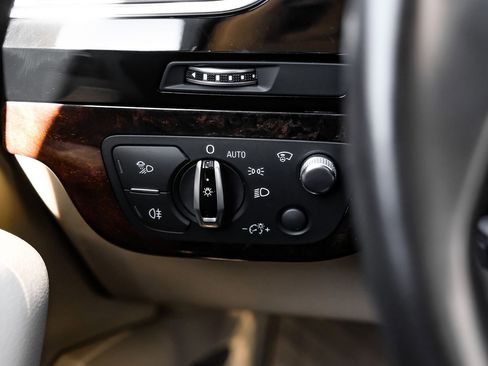 Used 2018 Audi Q7 3.0T Prestige image 25