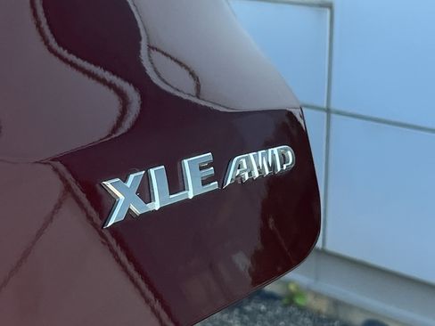 Used 2019 Toyota Highlander XLE image 15