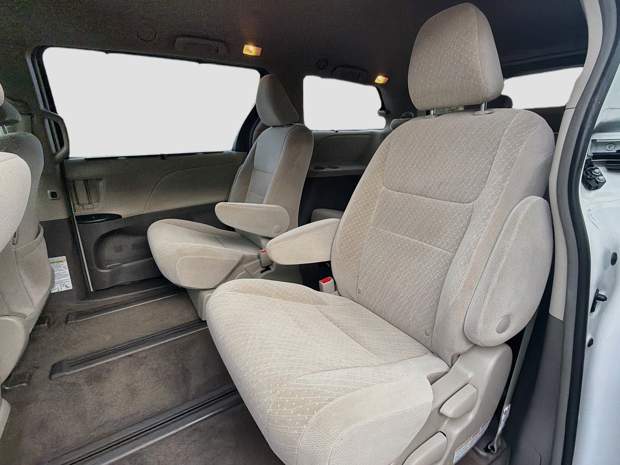 Used 2018 Toyota Sienna LE AWD/4WD image 27