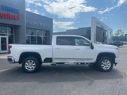 Used 2024 Chevrolet Silverado 3500 High Country image 4