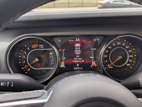 Used 2023 Jeep Wrangler Sahara image 15