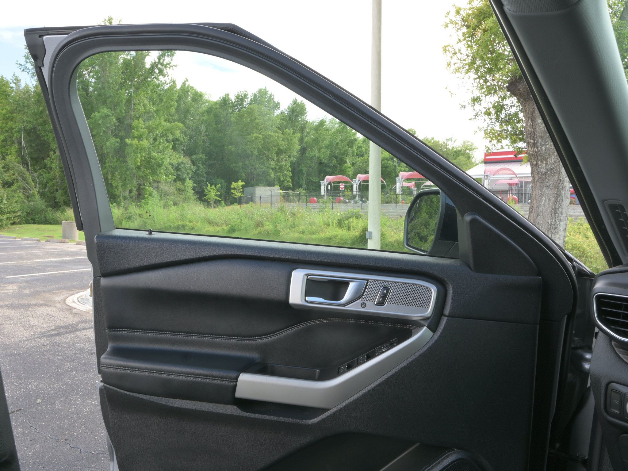 Used 2022 Ford Explorer Limited AWD/4WD image 28
