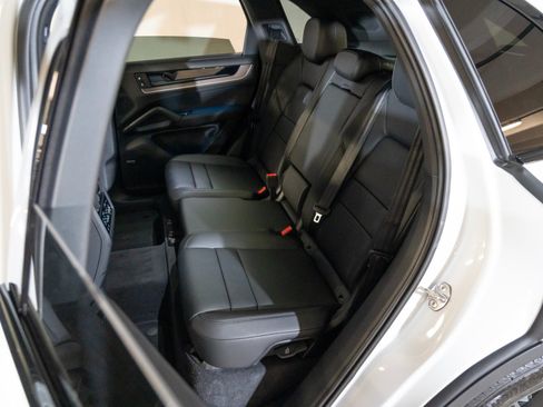 Used 2026 Porsche Cayenne E-Hybrid AWD/4WD image 24