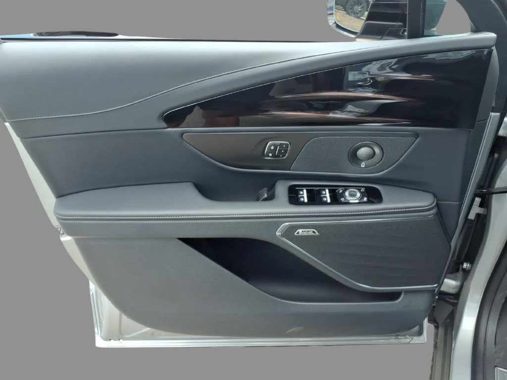 New 2026 Lincoln Nautilus Reserve w/ Jet Appearance Package AWD/4WD image 15