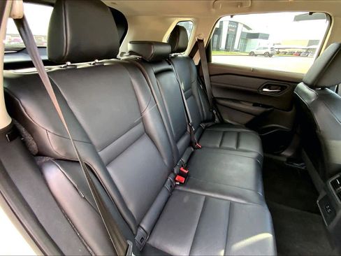 Used 2023 Nissan Rogue SV w/ SV Premium B Package image 19