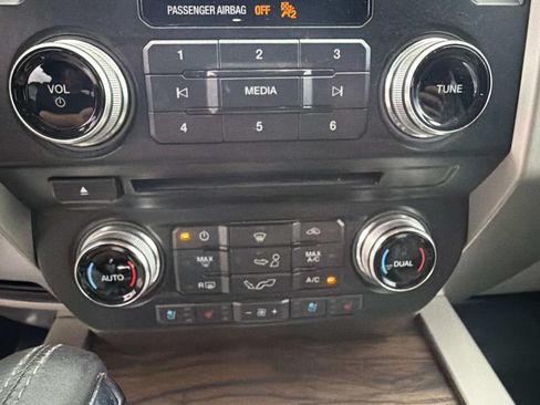 Used 2018 Ford F150 Lariat w/ Equipment Group 502A Luxury RWD image 26