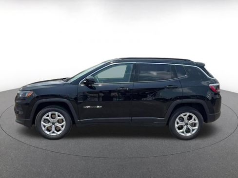 Used 2025 Jeep Compass Latitude AWD/4WD image 7
