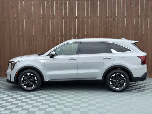Used 2024 Kia Sorento S w/ Panoramic Sunroof Package FWD image 14