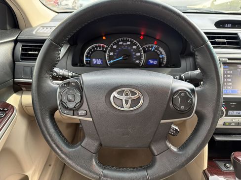 Used 2014 Toyota Camry XLE w/ Convenience Package FWD image 12