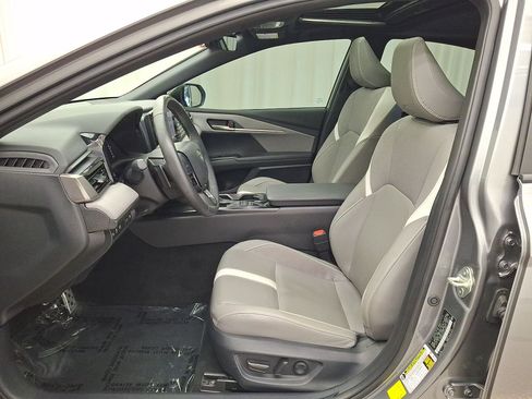 Used 2025 Toyota Camry SE w/ Convenience Package FWD image 14