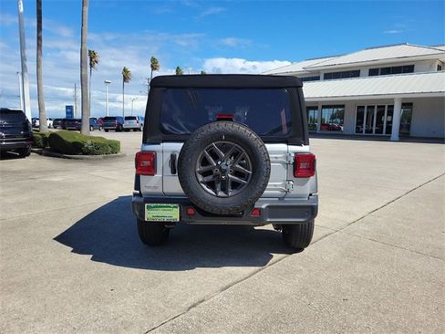 Used 2024 Jeep Wrangler Sport S image 8