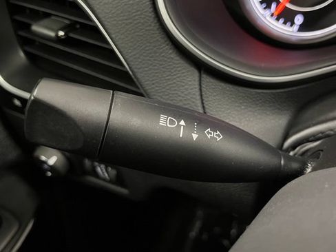 Used 2021 Jeep Cherokee Latitude Plus FWD image 28