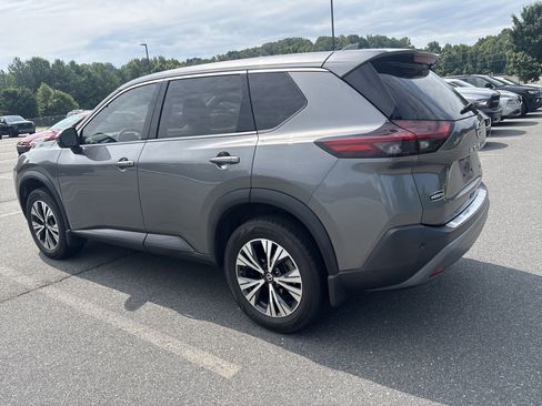 Used 2021 Nissan Rogue SV FWD image 3