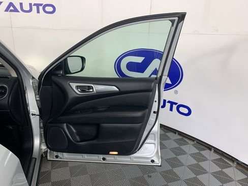 Used 2019 Nissan Pathfinder SL FWD image 39