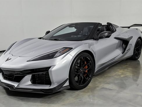 Used 2026 Chevrolet Corvette Z06 RWD image 5