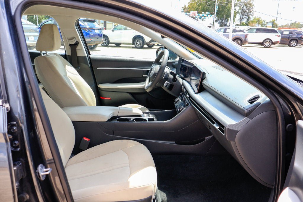 Used 2025 Hyundai Sonata SEL FWD image 8