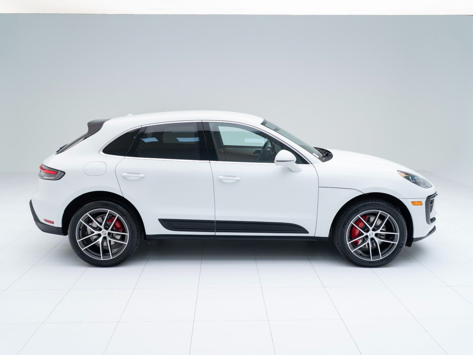Certified 2023 Porsche Macan S AWD/4WD image 8