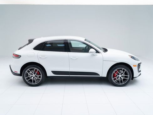 Certified 2023 Porsche Macan S AWD/4WD image 8