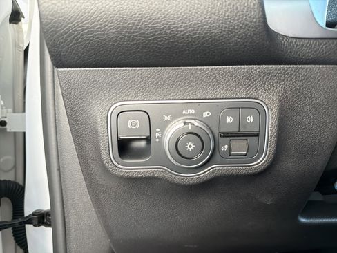 Certified 2023 Mercedes-Benz GLB 250 4MATIC image 15