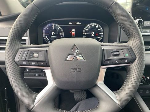 New 2025 Mitsubishi Outlander SE image 24