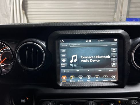 Used 2022 Jeep Wrangler Unlimited Sahara AWD/4WD image 37