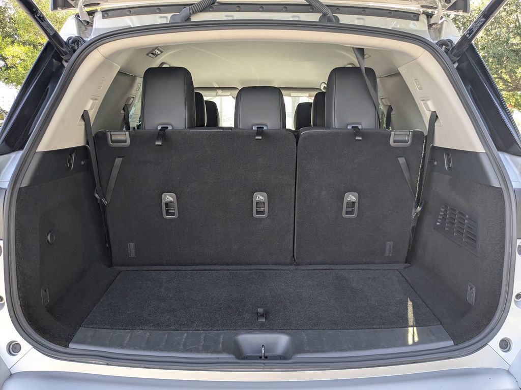 Used 2025 Nissan Pathfinder SL FWD image 7