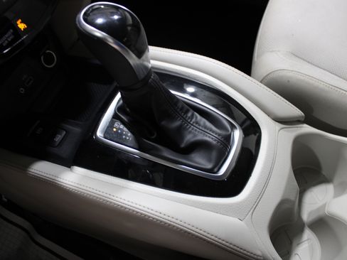 Used 2019 Nissan Rogue Sport SL w/ Premium Package image 17