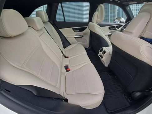 Used 2023 Mercedes-Benz GLC 300 image 17