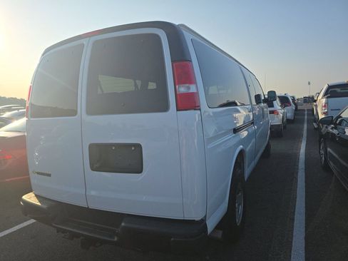 Used 2024 Chevrolet Express 3500 LS RWD image 3