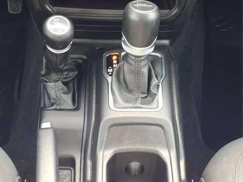 Used 2023 Jeep Gladiator Sport AWD/4WD image 19