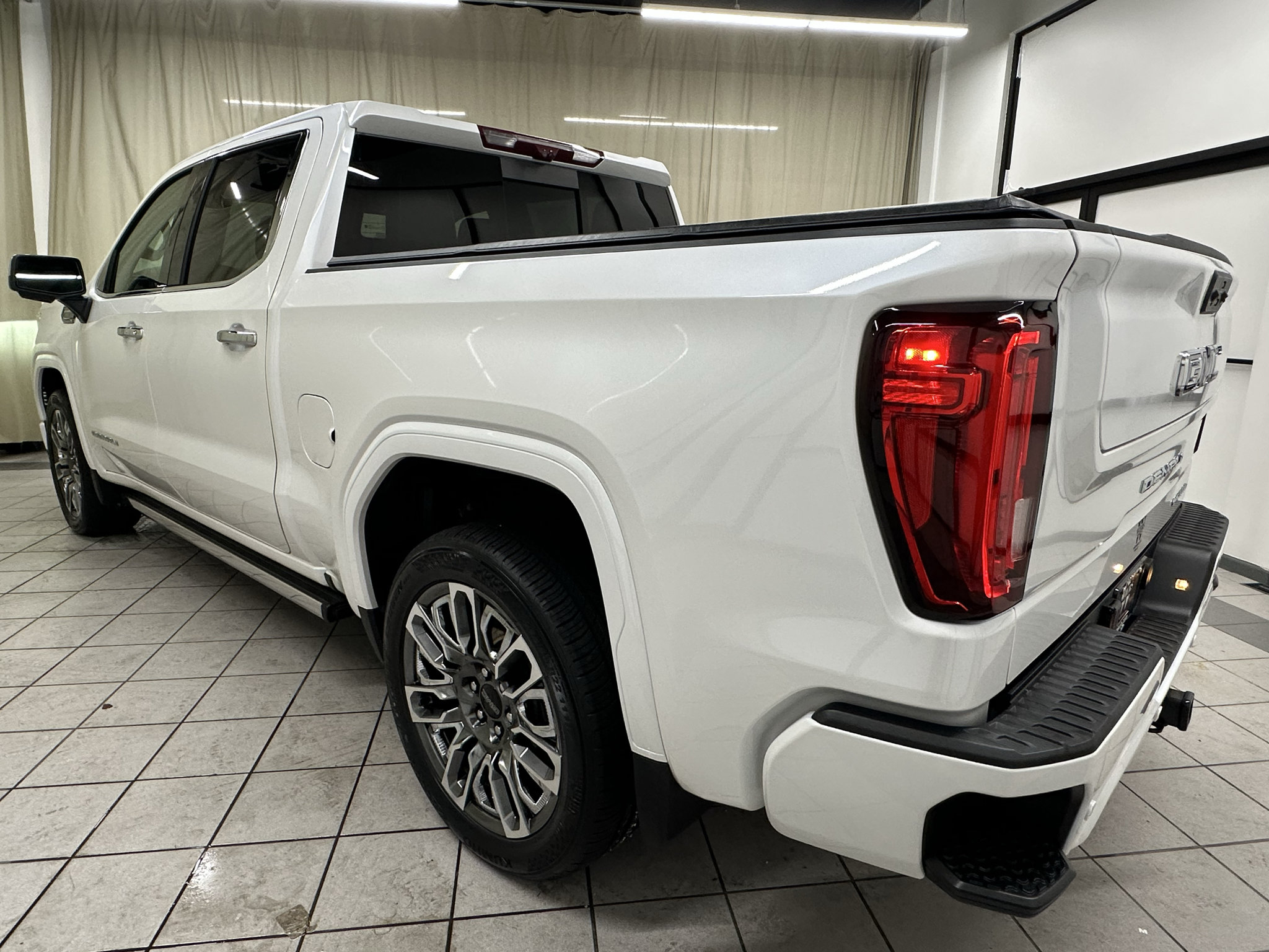 Certified 2024 GMC Sierra 1500 Denali Ultimate AWD/4WD image 10