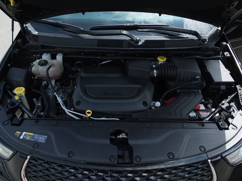 Used 2023 Chrysler Pacifica Touring-L FWD image 10