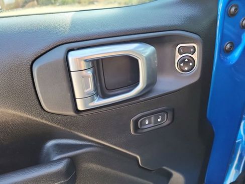 Used 2024 Jeep Wrangler Unlimited image 15