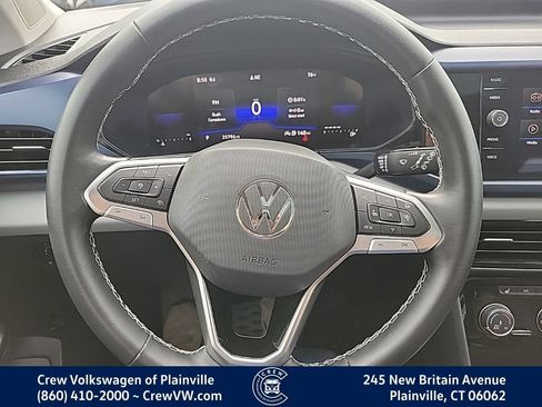 Certified 2023 Volkswagen Taos SE w/ Panoramic Sunroof Package AWD/4WD image 5
