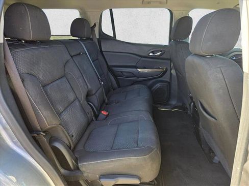 Used 2023 GMC Acadia SLE image 18