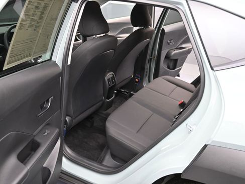 Used 2025 Hyundai Kona SEL image 11