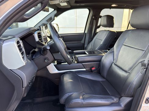 Used 2025 Toyota Sequoia Platinum AWD/4WD image 10