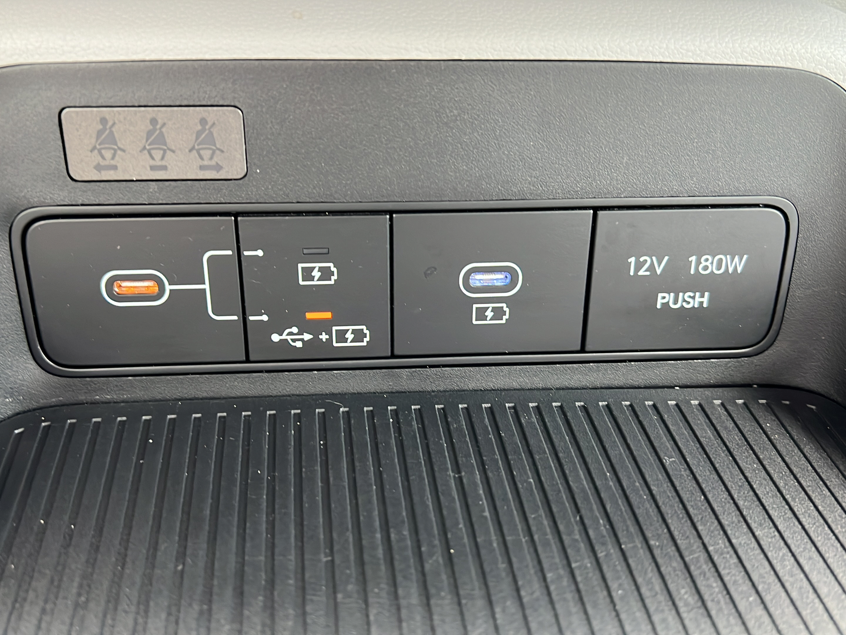 Certified 2025 Hyundai Kona SE FWD image 17