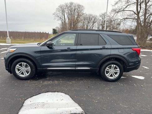 Used 2023 Ford Explorer XLT w/ Equipment Group 202A image 4