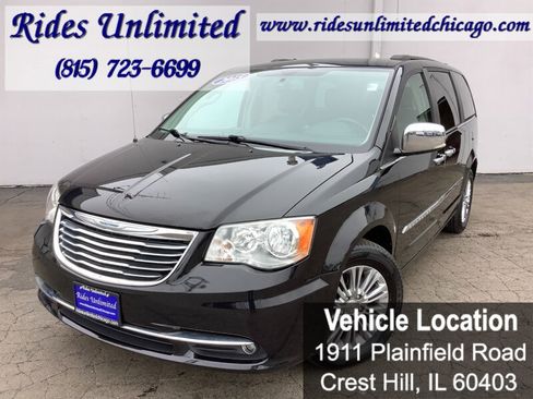 Used 2015 Chrysler Town & Country Touring-L w/ Driver Convenience Group FWD image 2