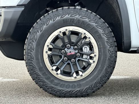 New 2026 GMC Sierra 1500 AT4X w/ LPO, Black Badging Package image 32