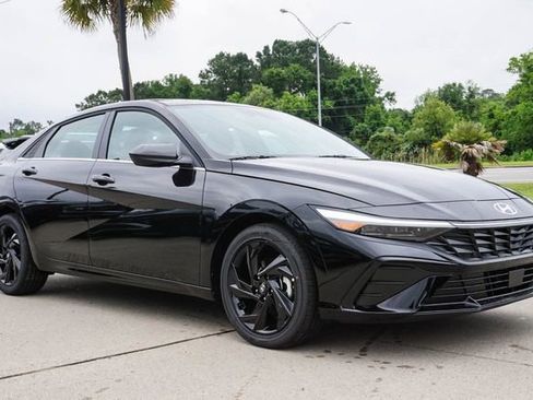New 2026 Hyundai Elantra SEL Sport Premium FWD image 2