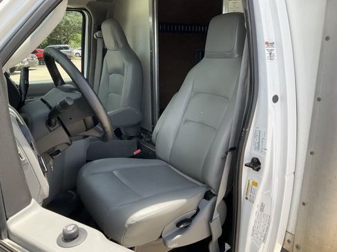 Used 2026 Ford E-450 and Econoline 450 Super Duty w/ Power Equipment Group RWD image 8