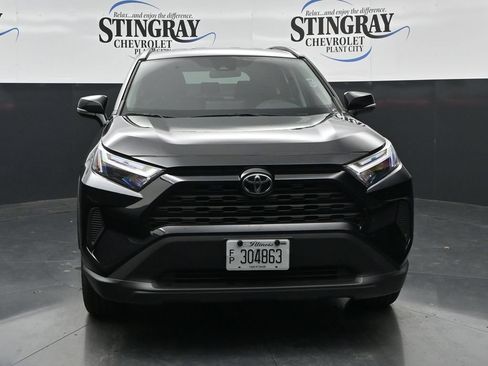 Used 2025 Toyota RAV4 XLE AWD/4WD image 2