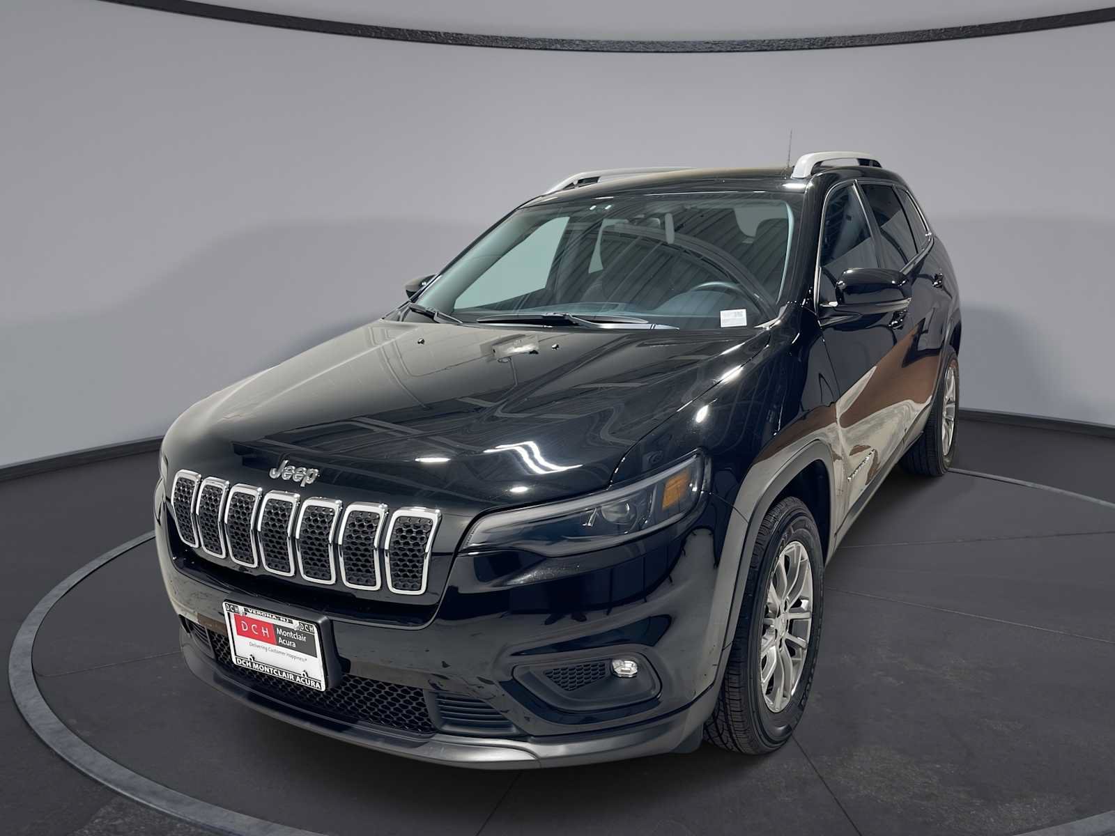 Used 2019 Jeep Cherokee Latitude Plus w/ Cold Weather Group AWD/4WD image 1