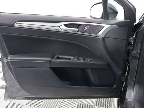 Used 2020 Ford Fusion SE image 14