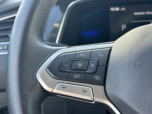 Used 2022 Volkswagen Tiguan SE image 19