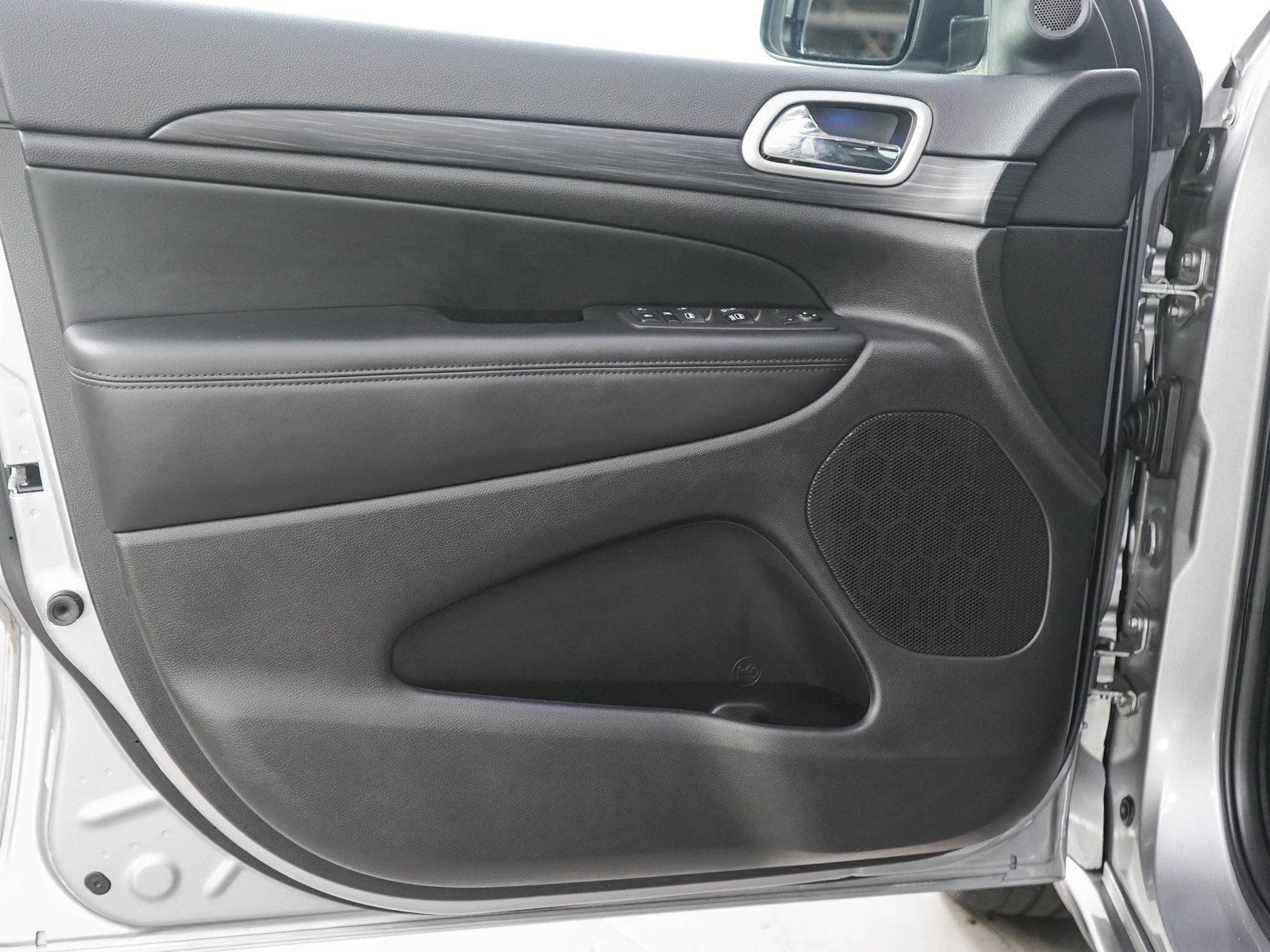 Used 2020 Jeep Grand Cherokee Altitude RWD image 19
