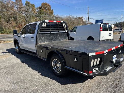Used 2021 GMC Sierra 3500 Base Crew Cab 4WD w/ Convenience Package image 3