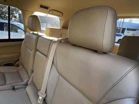 Used 2014 Lexus LX 570 4WD image 32